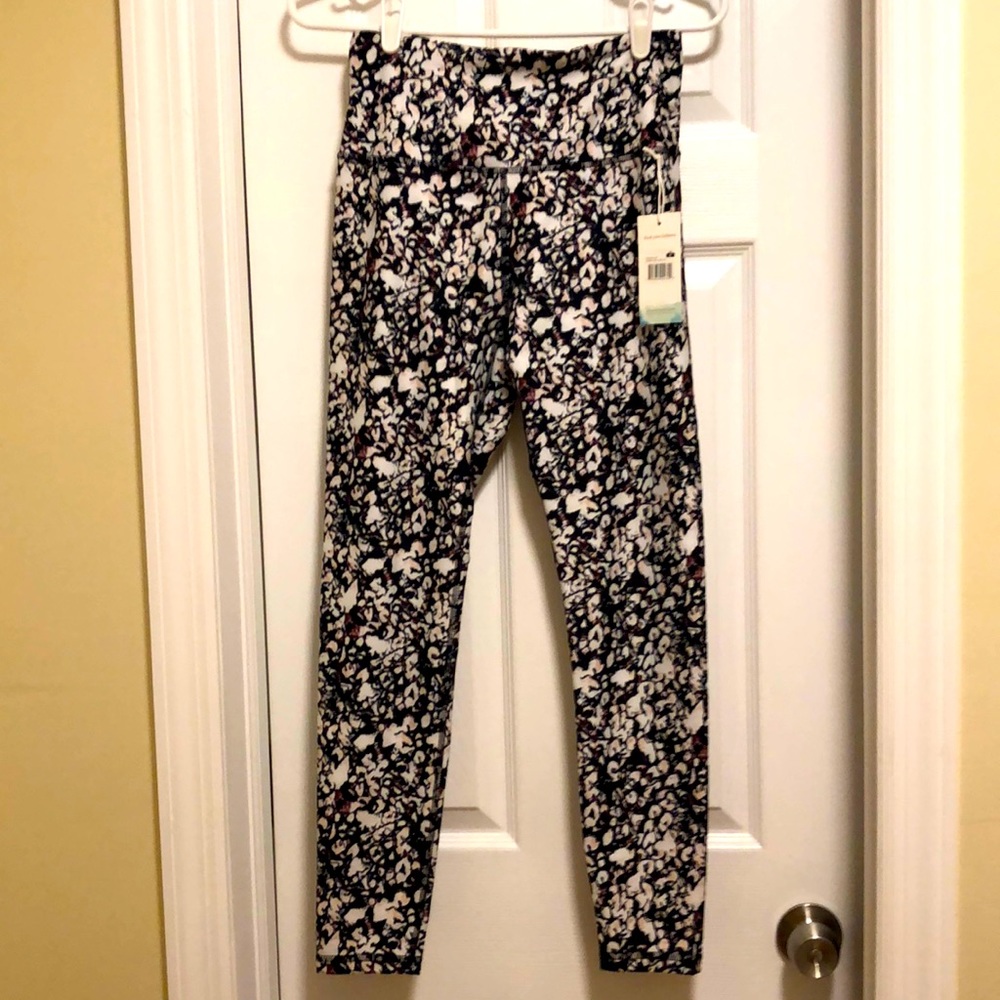 NWT Active leggings
